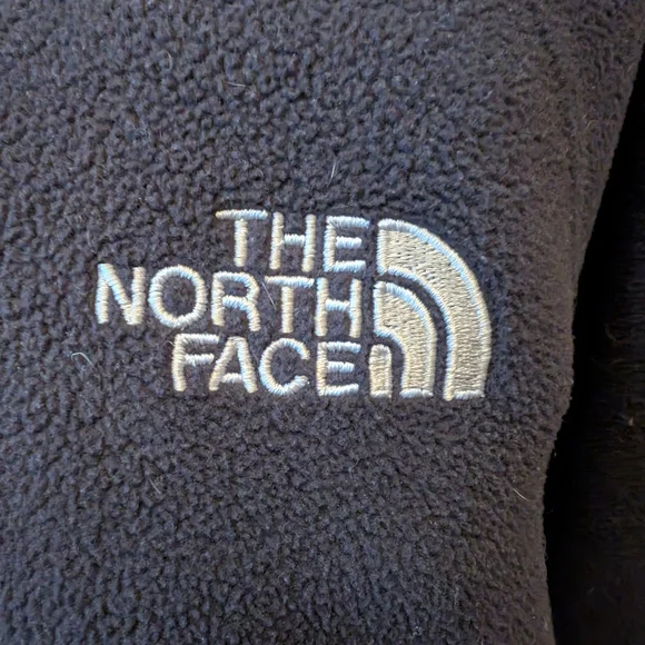 The North Face Classic Black Fleece Jacket - Picture 4 of 8